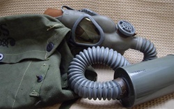 Unissued U.S. ARMY M3-10A1-6 Lightweight Service Gas Mask